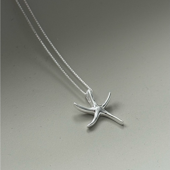 NWT 925 Sterling Silver Starfish Necklace! Hypoallergenic! NEW! - Picture 1 of 7